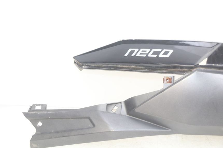 photo de LEWY TYLNY BOK NECO ALEXONE 125 (2017 - 2024) - Widok z bliska