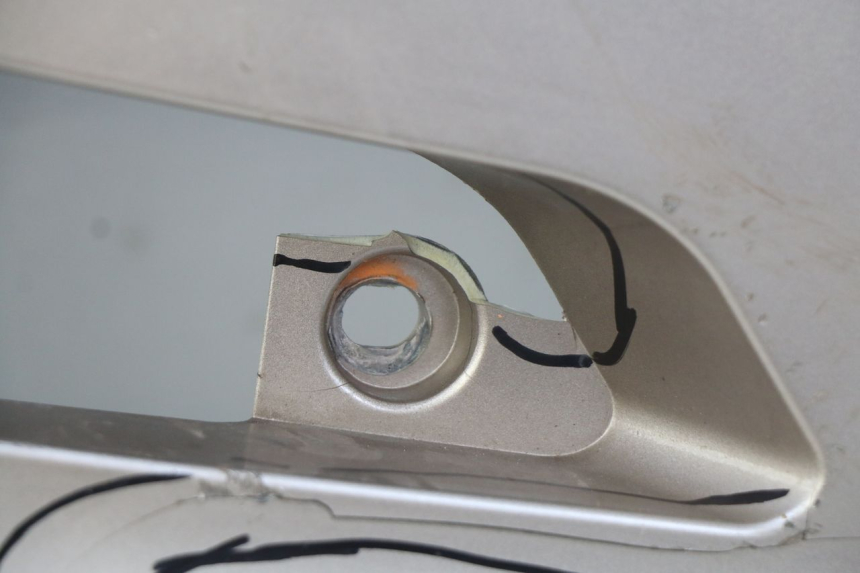 photo de LEWY TYLNY BOK ECCITY ARTELEC 670 1 (2013 - 2017) - Zbliżenie komponentów