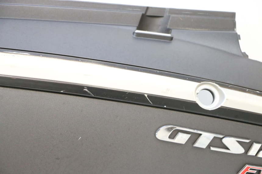 photo de LEWY TYLNY BOK SYM GTS EVO 125 (2009 - 2013) - Punkty mocowania