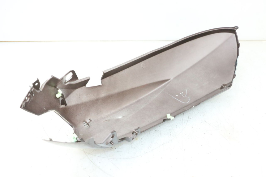 photo de LEWY TYLNY BOK PEUGEOT KISBEE 2T 50 (2010 - 2017) - Zbliżenie techniczne