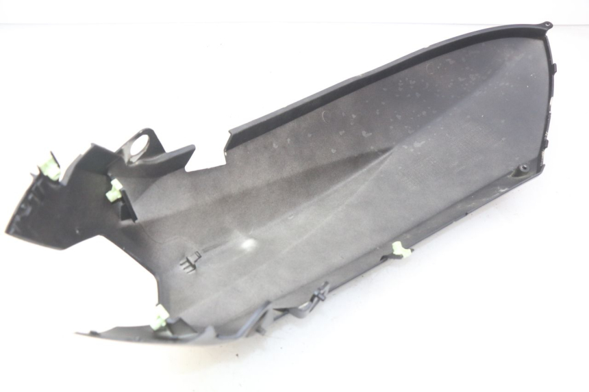 photo de LEWY TYLNY BOK PEUGEOT KISBEE 4T 50 (2010 - 2017) - Szczegół części
