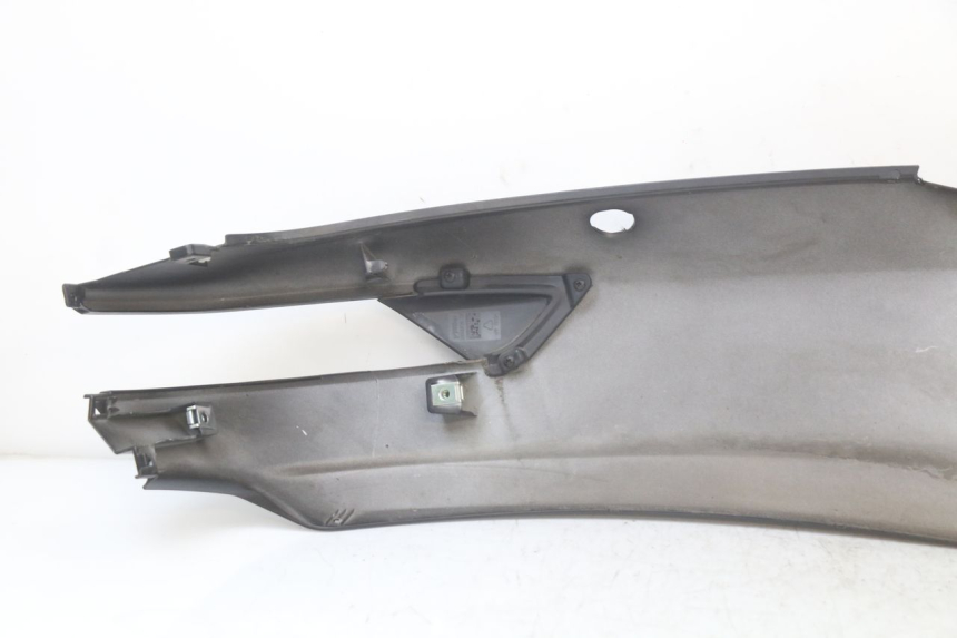 photo de LEWY TYLNY BOK PIAGGIO MP3 HPE 350 (2018 - 2020) - Stan powierzchni