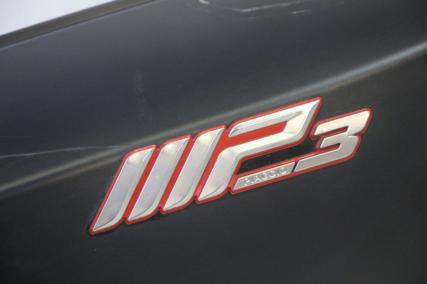 photo de LEWY TYLNY BOK PIAGGIO MP3 HPE 350 (2018 - 2020) - Inny kąt widzenia