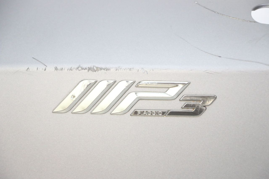 photo de LEWY TYLNY BOK PIAGGIO MP3 500 (2014 - 2017) - Struktura - zbliżenie