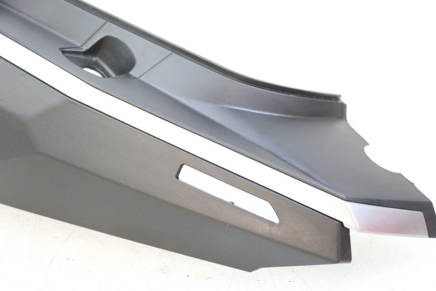 photo de LEWY TYLNY BOK PEUGEOT TWEET 4T 50 (2023 - 2025) - Zbliżenie komponentów