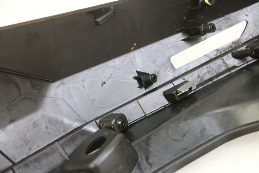 photo de LEWY TYLNY BOK PEUGEOT TWEET 4T 50 (2023 - 2025) - Zbliżenie techniczne