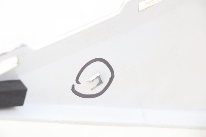 photo de LEWY TYLNY BOK DAELIM S3 125 (2010 - 2017) - Punkty mocowania