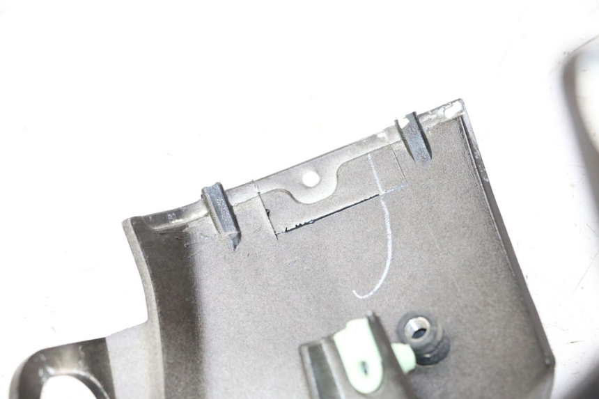 photo de LEWY TYLNY BOK PEUGEOT STREETZONE I NAKED 2T 50 (2018 - 2020) - Szczegół części