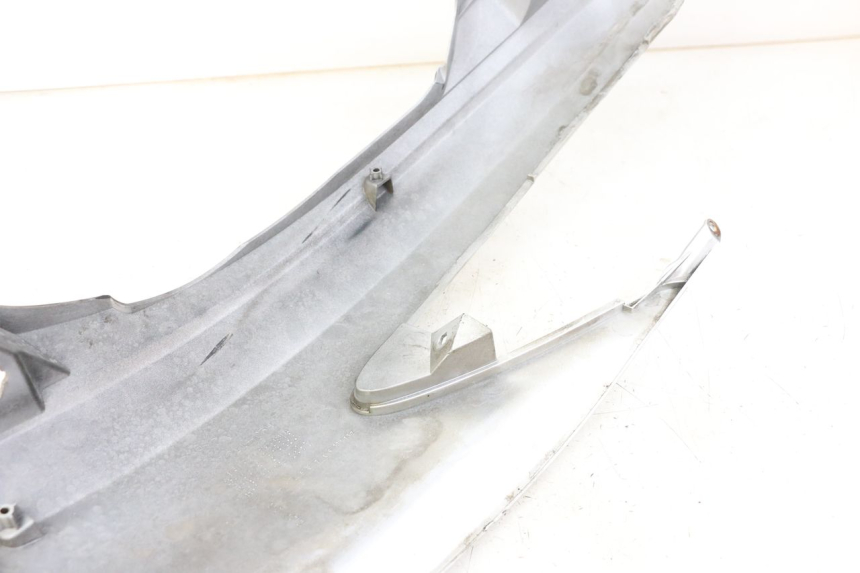 photo de LEWY TYLNY BOK SUZUKI BURGMAN 125 (2007 - 2014) - Zbliżenie techniczne