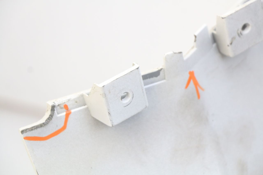 photo de LEWY TYLNY BOK PEUGEOT TWEET 4T 50 (2018 - 2022) - Zoom stanu zużycia