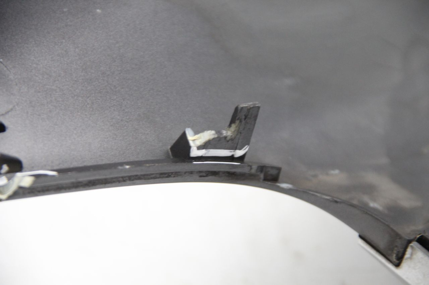 photo de LEWY TYLNY BOK PIAGGIO XEVO - X EVO 125 (2007 - 2017) - Punkty mocowania