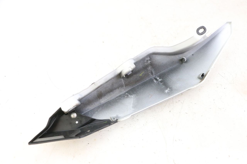 photo de LEWY TYLNY BOK YAMAHA XJ6 ABS 600 (2008 - 2016) - Zbliżenie techniczne