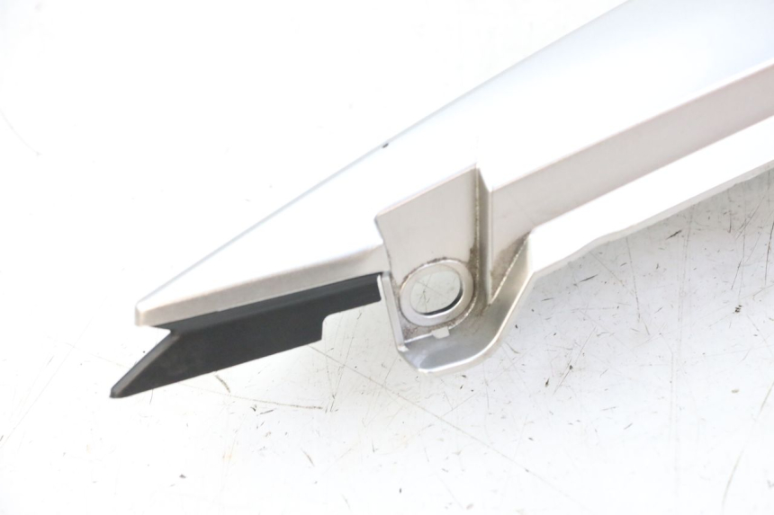 photo de LEWY TYLNY BOK YAMAHA XJ6 600 (2008 - 2016) - Oznaczenia i referencje