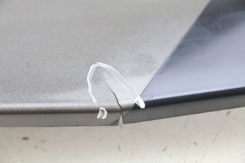 photo de LEWY TYLNY BOK KAWASAKI ZZR 600 (1995 - 2004) - Zoom stanu zużycia