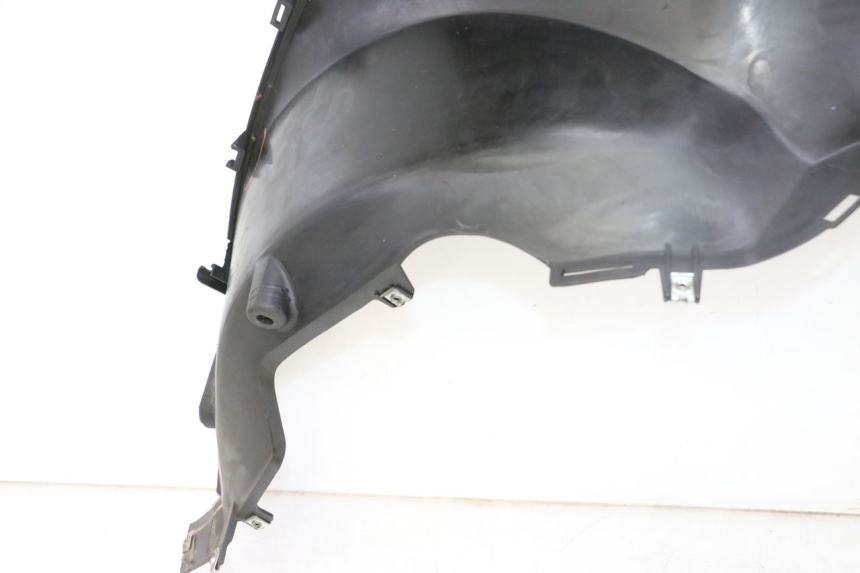 photo de PRAWY PRZEDNI BOK QUADRO 4 4D 350 (2015 - 2018) - Szczegóły charakterystyczne