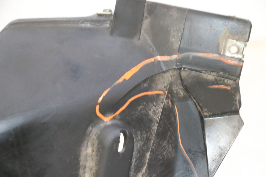 photo de PRAWY PRZEDNI BOK QUADRO 4 4D 350 (2015 - 2018) - Punkty mocowania