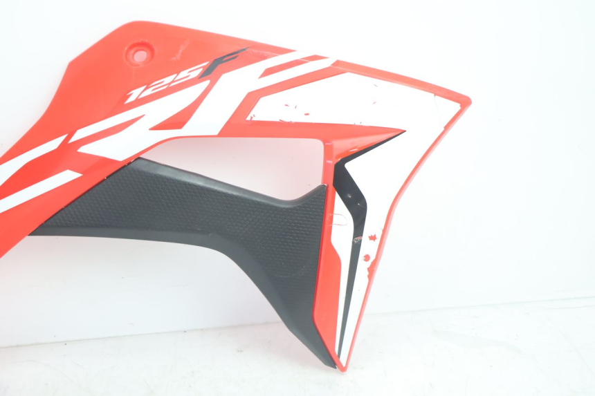 photo de PRAWA PRZEDNIA BOCZNA OSŁONA HONDA CRF CR-F 125 (2020 - 2021) - Zoom stanu zużycia