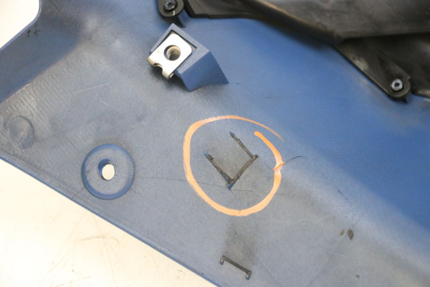 photo de PRAWY PRZEDNI BOK YAMAHA FJR ABS 1300 (2006 - 2012) - Punkty mocowania