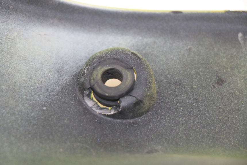 photo de PRAWY PRZEDNI BOK SUZUKI GSXF GSX F 600 (1988 - 1997) - Zbliżenie techniczne