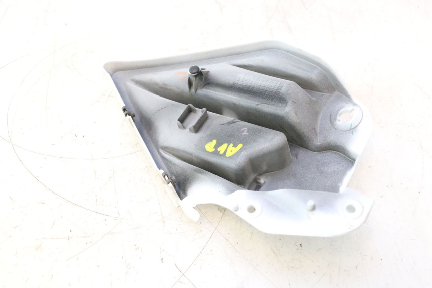 photo de DOLNA PRAWA PRZEDNIA BOCZNA OSŁONA YAMAHA FZ8 800 (2010 - 2016) - Zbliżenie techniczne