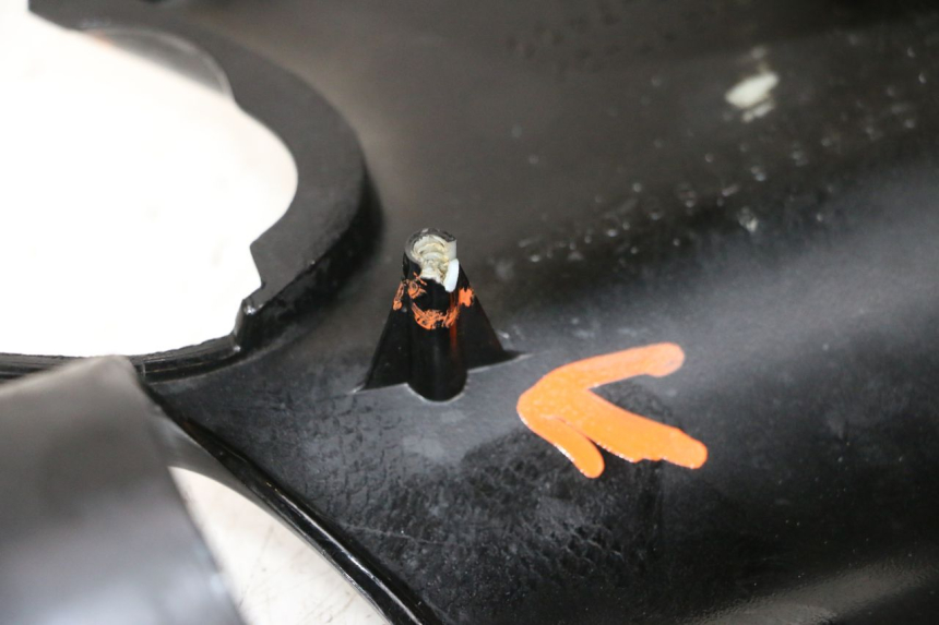 photo de PRAWY PRZEDNI BOK HONDA NSR R 125 (1994 - 2003) - Zbliżenie techniczne