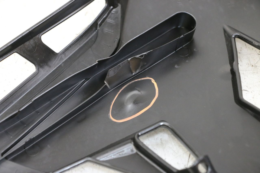 photo de PRAWY PRZEDNI BOK SHERCO SM-R 50 (2013 - 2017) - Zoom stanu zużycia