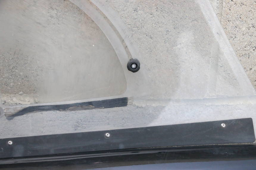 photo de PRAWA PRZEDNIA BOCZNA OSŁONA RENAULT TWIZY 45 (2012 - 2019) - Zbliżenie techniczne