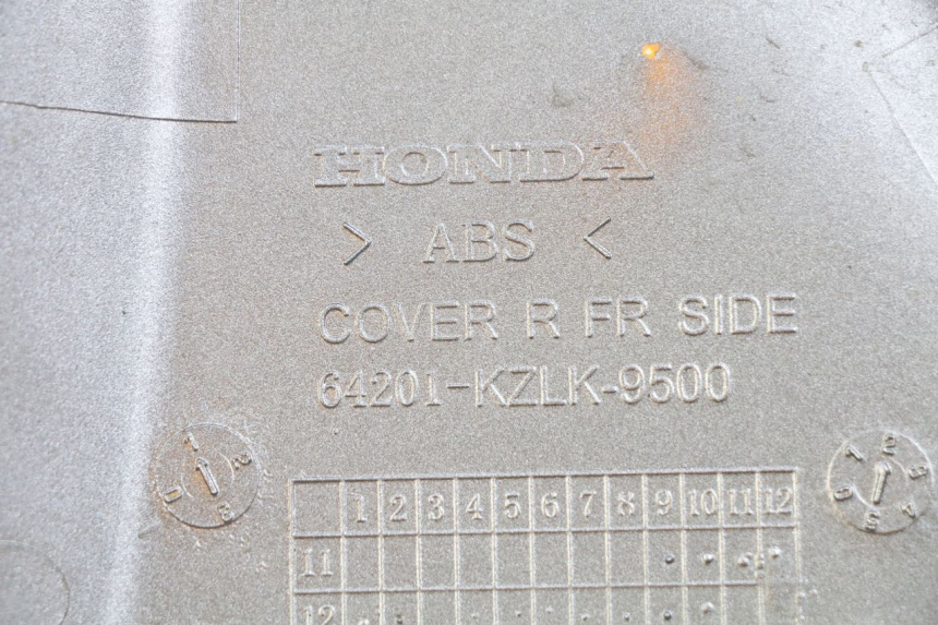 photo de PRAWY PRZEDNI BOK HONDA VISION NSC R 50 (2013 - 2015) - Szczegół części