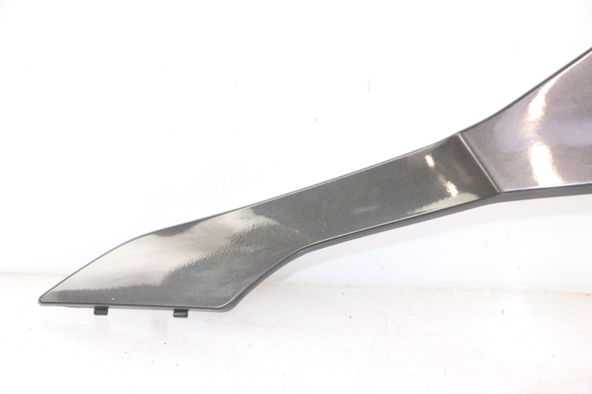 photo de PRAWA PRZEDNIA BOCZNA OSŁONA YAMAHA YZF R6 600 (2008 - 2009) - Szczegół części