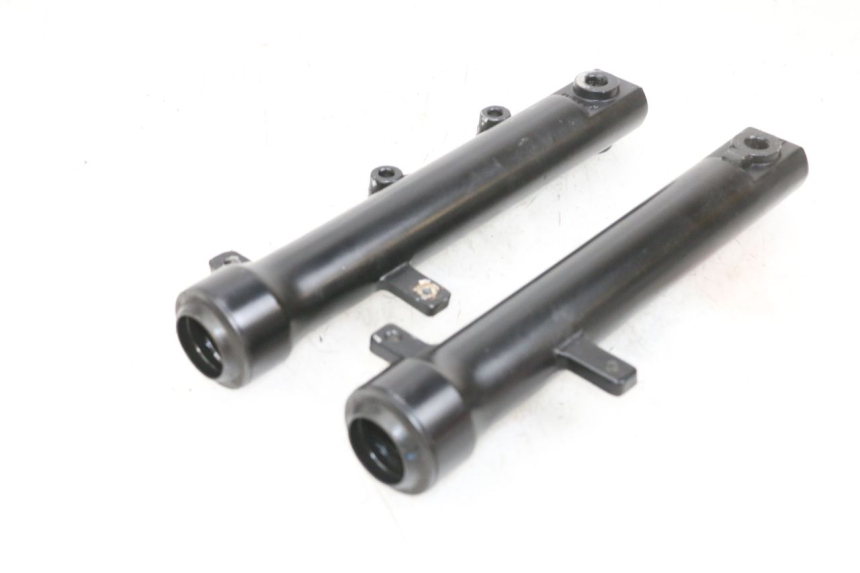 photo de OSŁONA WIDEŁEK AMORTYZATORA KYMCO AGILITY 16+ 4T 50 (2018 - 2023) - Inny kąt widzenia