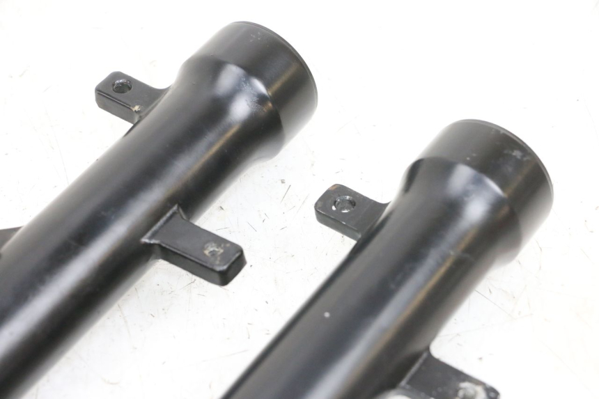 photo de OSŁONA WIDEŁEK AMORTYZATORA KYMCO AGILITY 16+ 4T 50 (2018 - 2023) - Punkty mocowania