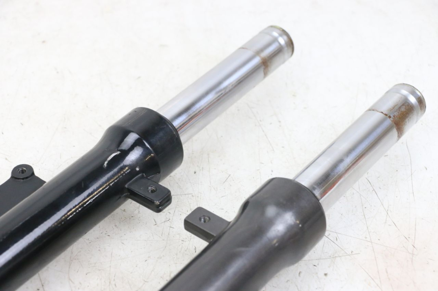 photo de OSŁONA WIDEŁEK AMORTYZATORA KYMCO AGILITY 4T 50 (2018 - 2022) - Widok ogólny