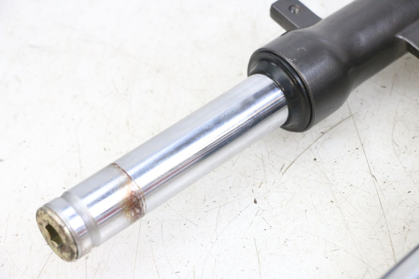 photo de OSŁONA WIDEŁEK AMORTYZATORA KYMCO AGILITY 4T 50 (2018 - 2022) - Punkty mocowania