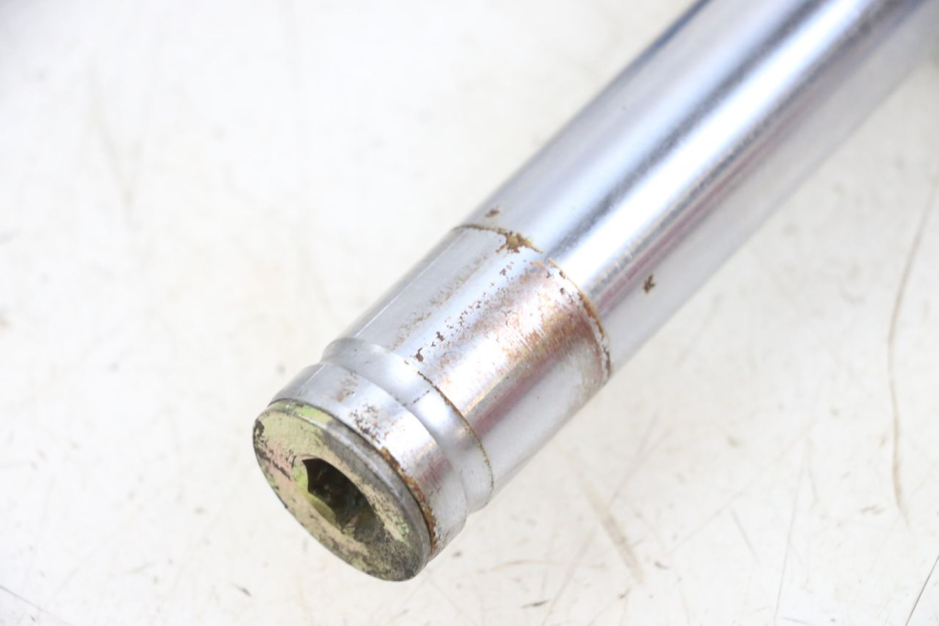 photo de OSŁONA WIDEŁEK AMORTYZATORA KYMCO AGILITY 4T 50 (2018 - 2022) - Stan powierzchni