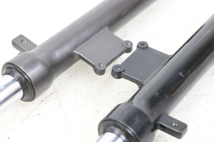 photo de OSŁONA WIDEŁEK AMORTYZATORA KYMCO AGILITY 4T 50 (2018 - 2022) - Oznaczenia i referencje