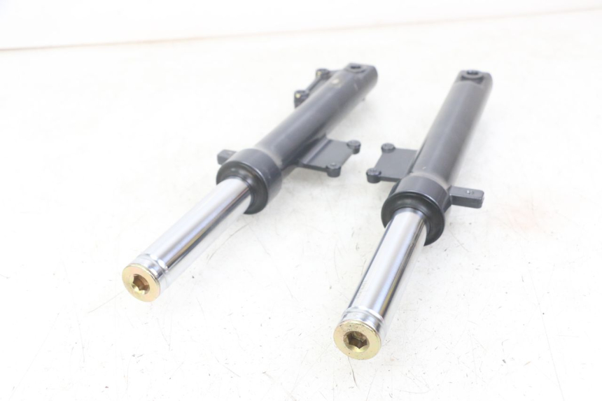 photo de OSŁONA WIDEŁEK AMORTYZATORA KYMCO AGILITY 4T 50 (2018 - 2022) - Zbliżenie techniczne