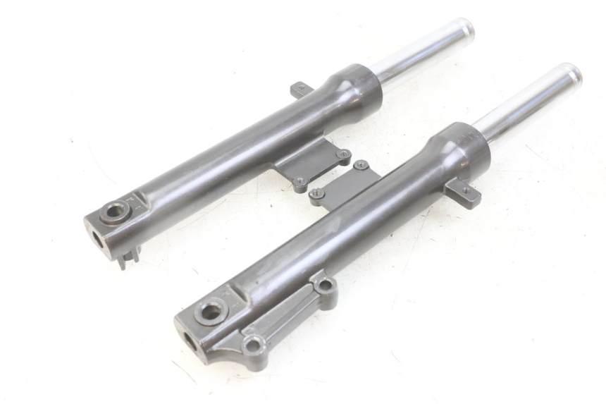 photo de OSŁONA WIDEŁEK AMORTYZATORA KYMCO AGILITY 4T 50 (2005 - 2018) - Widok główny