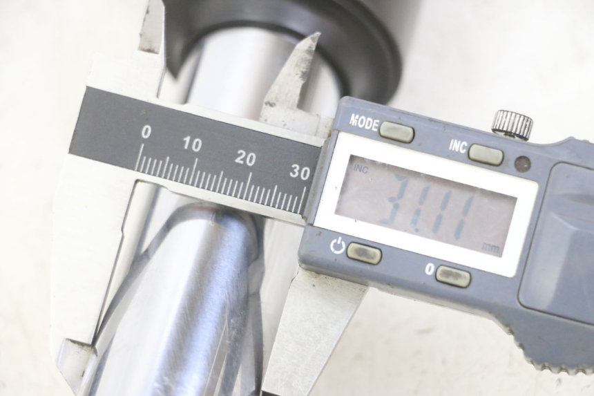 photo de OSŁONA WIDEŁEK AMORTYZATORA KYMCO AGILITY 4T 50 (2005 - 2018) - Szczegół części