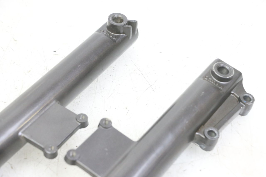 photo de OSŁONA WIDEŁEK AMORTYZATORA KYMCO AGILITY 4T 50 (2005 - 2018) - Inny kąt widzenia