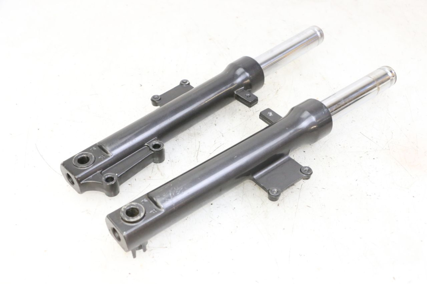 photo de OSŁONA WIDEŁEK AMORTYZATORA KYMCO AGILITY 4T 50 (2005 - 2018) - Widok główny