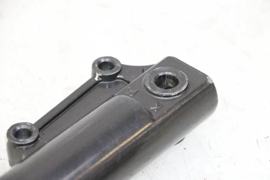 photo de OSŁONA WIDEŁEK AMORTYZATORA KYMCO AGILITY 4T 50 (2005 - 2018) - Widok z bliska