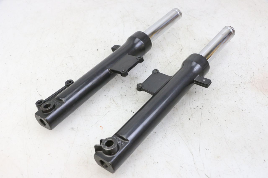 photo de OSŁONA WIDEŁEK AMORTYZATORA KYMCO AGILITY 4T 50 (2005 - 2018) - Widok ogólny