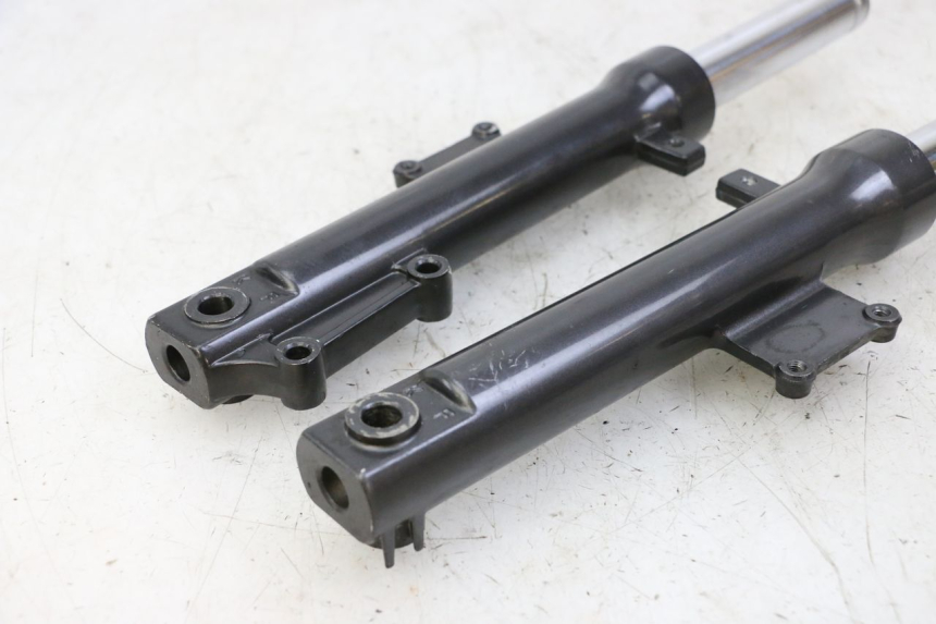 photo de OSŁONA WIDEŁEK AMORTYZATORA KYMCO AGILITY 4T 50 (2005 - 2018) - Punkty mocowania