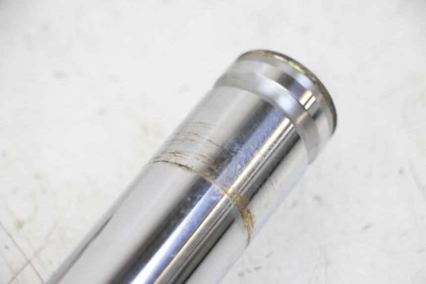 photo de OSŁONA WIDEŁEK AMORTYZATORA KYMCO AGILITY 4T 50 (2005 - 2018) - Oznaczenia i referencje