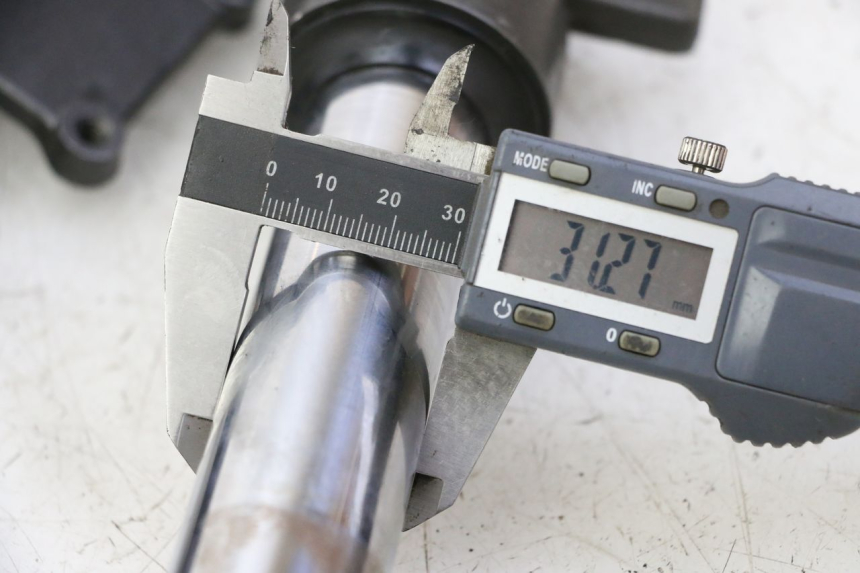 photo de OSŁONA WIDEŁEK AMORTYZATORA KYMCO AGILITY 4T 50 (2005 - 2018) - Szczegół części