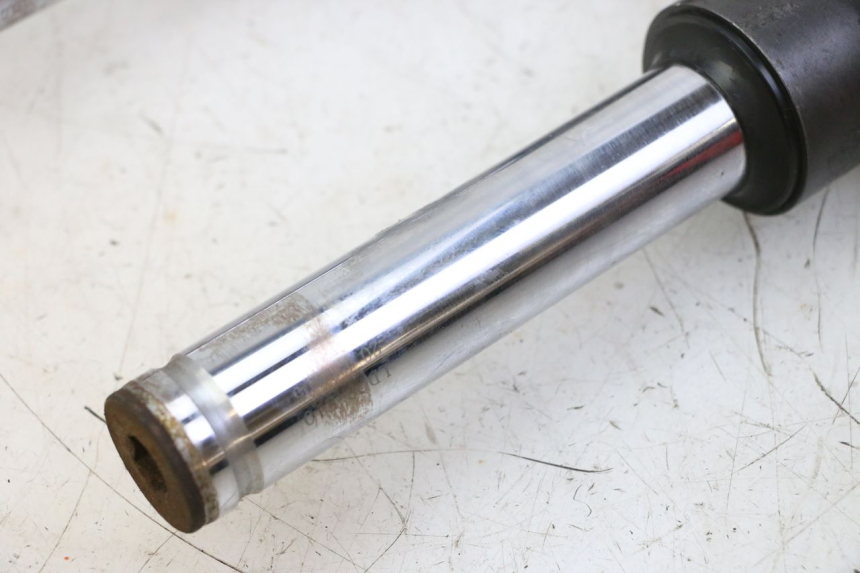 photo de OSŁONA WIDEŁEK AMORTYZATORA KYMCO AGILITY 4T 50 (2005 - 2018) - Inny kąt widzenia