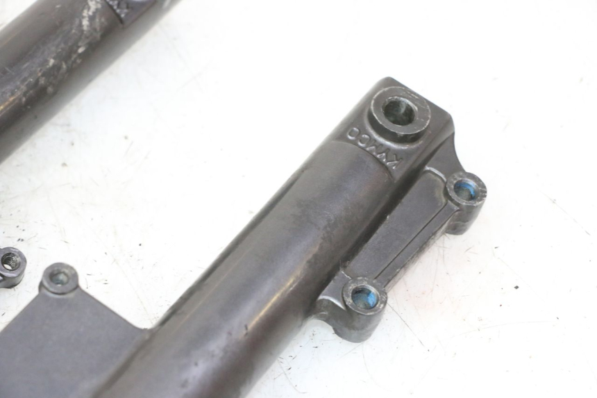 photo de OSŁONA WIDEŁEK AMORTYZATORA KYMCO AGILITY 4T 50 (2005 - 2018) - Widok ogólny