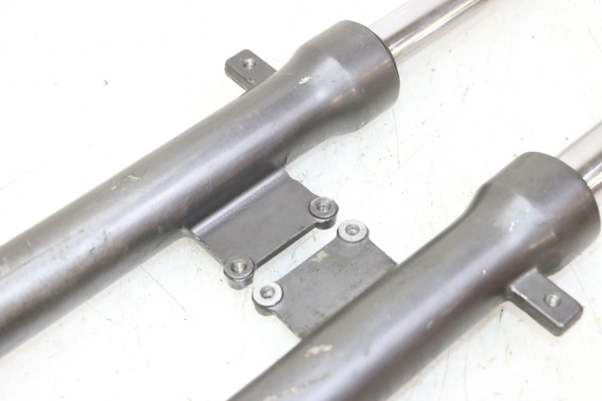 photo de OSŁONA WIDEŁEK AMORTYZATORA KYMCO AGILITY 4T 50 (2005 - 2018) - Oznaczenia i referencje