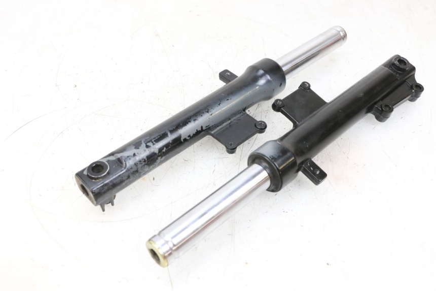 photo de OSŁONA WIDEŁEK AMORTYZATORA KYMCO AGILITY 4T 50 (2018 - 2022) - Widok główny