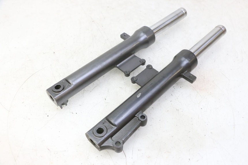 photo de OSŁONA WIDEŁEK AMORTYZATORA KYMCO AGILITY NAKED RENOUVO 2T 50 (2011 - 2018) - Widok główny